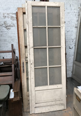 Ancienne porte en bois et verre