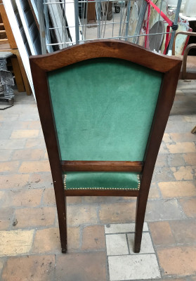 Chaise verte en tissu