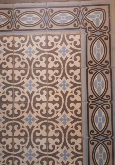 Carreaux de ciment anciens marron, bleu et gris 