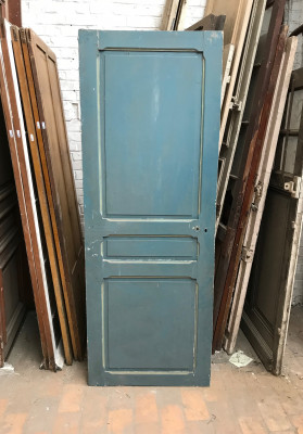 Porte de placard en bois bleue et blanche