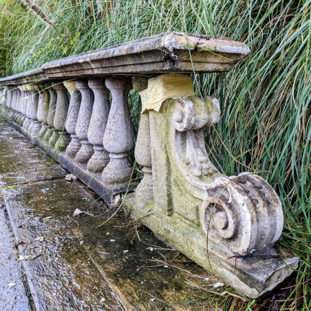 Balustre side