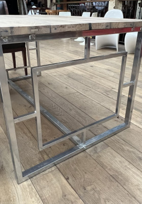 Table avec pied en chrome legs