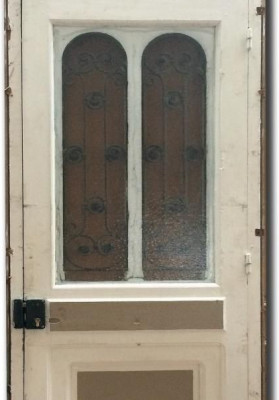 Ancienne porte d'entrée en bois et verre