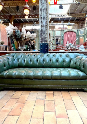 Chesterfield en cuir vert front