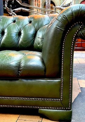 Chesterfield en cuir vert zoom