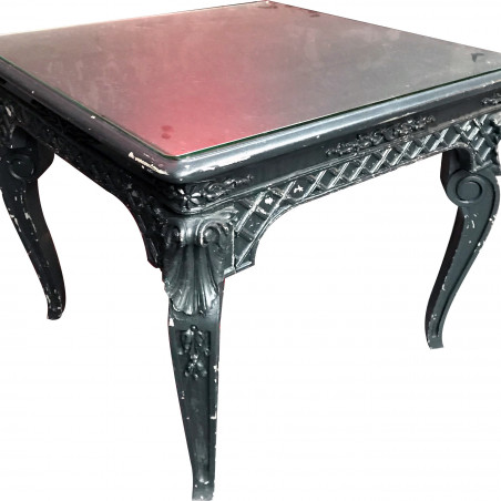 Table noire sculptée