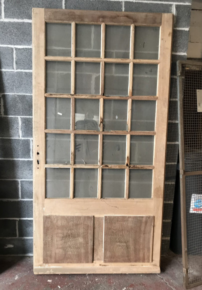 Large porte vitrée en bois