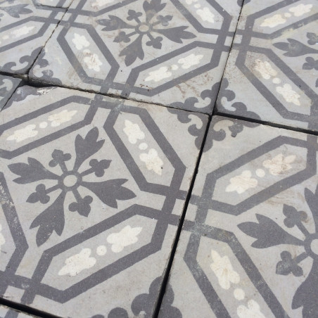 Carrelage de ciment ancien aux tons gris