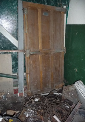 ANCIENNE PORTE CHAMBRE FROIDE EN BOIS