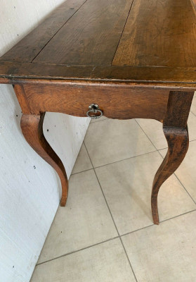 Jolie petite table de ferme en chêne massif